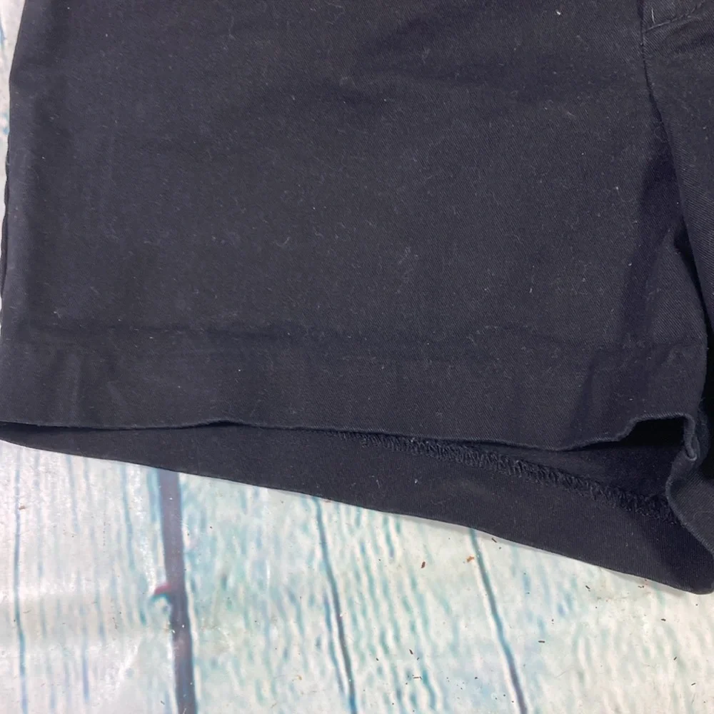 Old Navy Shorts Women Size 4R Black Pixie Button & Zipper Pockets